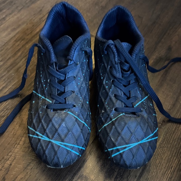 Navy Blue Soccer ⚽️ Cleats with Patterned Design and shin guards - Picture 6 of 8